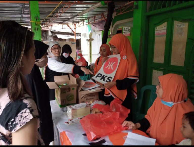 PKS Bekasi Timur dalam Program Latansa Sapa Masyarakat dengan Bakti Sosial