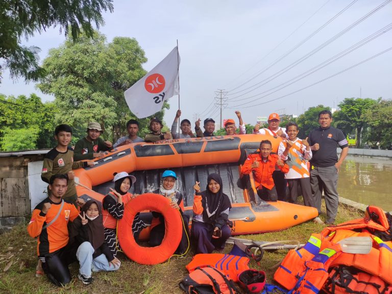 Siaga Bencana Banjir, PKS Bekasi Selatan Adakan Pelatihan Water Rescue