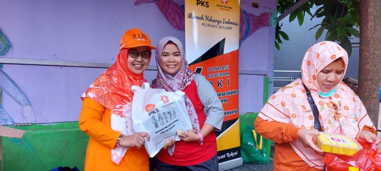 Harga Telur dan Tahu Naik, PKS Jatiluhur Adakan Bazar Sembako Murah
