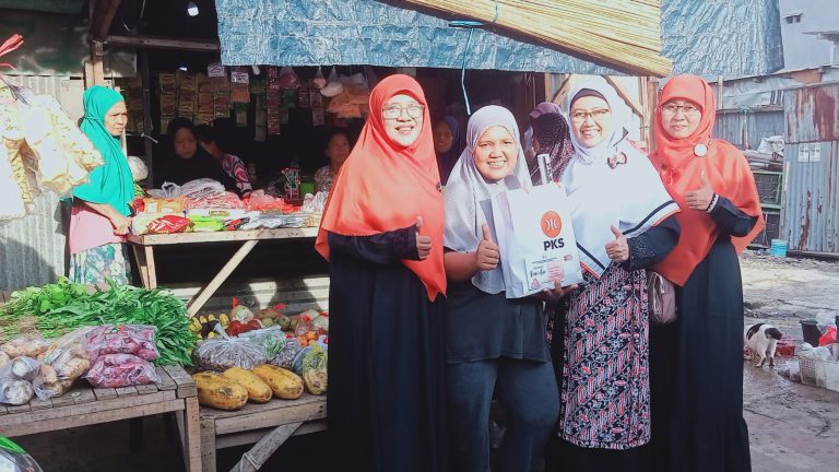 Silaturrahmi dengan Penjual Sayur, PKS Bekasi Timur Kembali Sapa Masyarakat