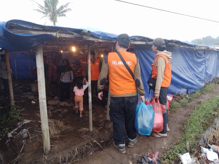 Memori Gempa Cianjur, Kesaksian Relawan PKS Mustika Jaya Hibur Anak-Anak di Lokasi Bencana