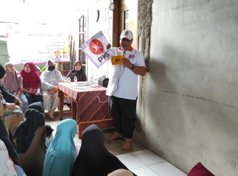 PKS Bekasi Timur Sambangi Warga Kenalkan Lambang PKS dan Nomor Urut serta BCAD