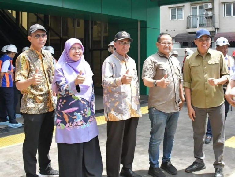 Tinjau LRT di Kota Bekasi, Asep Arwin Kotsara Harapkan Solusi Kurangi Padatnya Pengguna KRL