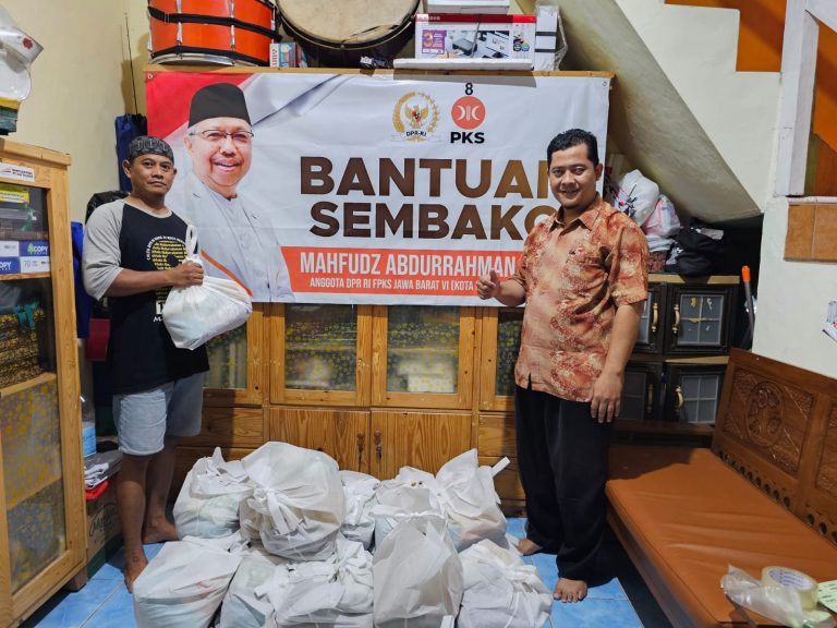 Mahfudz Abdurrahman Ditribusikan 10.000 Paket Sembako Hari Raya Lebaran di Daerah Pemilihan