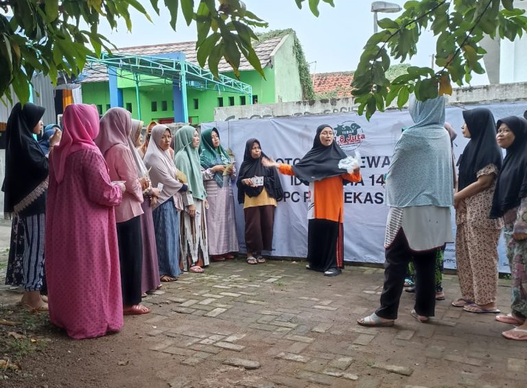Sukseskan Program Tebar 1,8 Juta Paket Kurban PKS, RKI Bekasi Timur Berbagi di Kampung Crewed