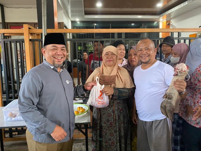 PKS Kota Bekasi Salurkan 29.158 Paket Kurban untuk Masyarakat