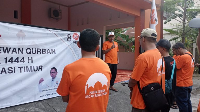 PKS Bekasi Timur Salurkan Lebih dari 1000 Paket Daging dari Delapan Ekor Hewan Kurban untuk Warga
