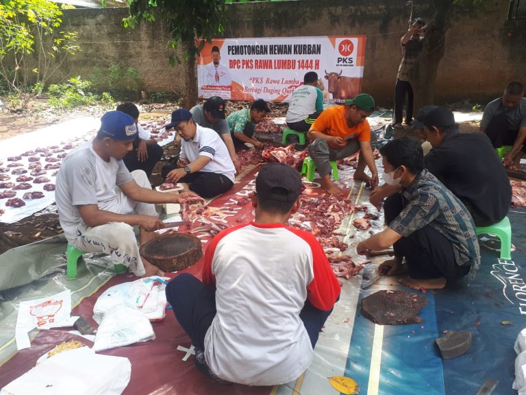 Gelar Pemotongan di Bojong Menteng, PKS Rawalumbu Tunaikan Program Penyaluran 1,8 Juta Paket Kurban DPP PKS