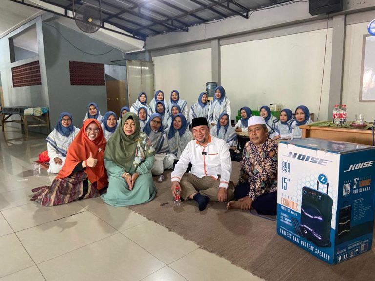 Ke Bantar Gebang, Heri Koswara Hadiri Agenda Baksos dan Salurkan Sound System untuk Ibu-ibu Pengajian