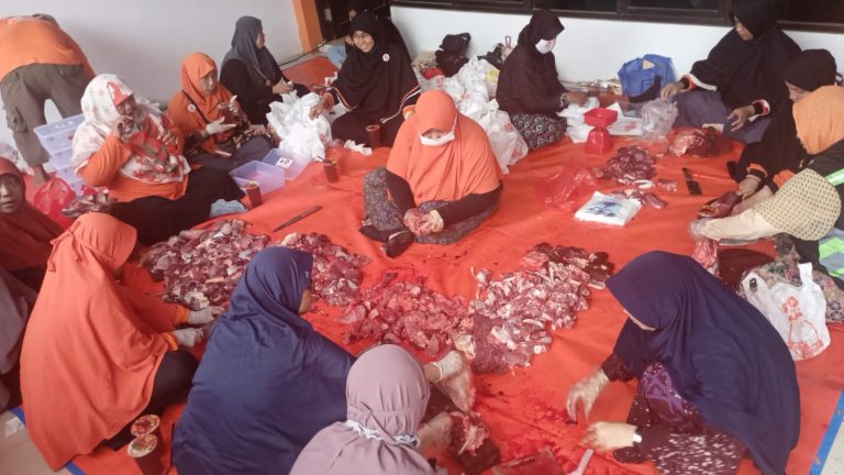 Beragam Kisah pada Kegiatan Penyembelihan Hewan Kurban PKS Bekasi Timur