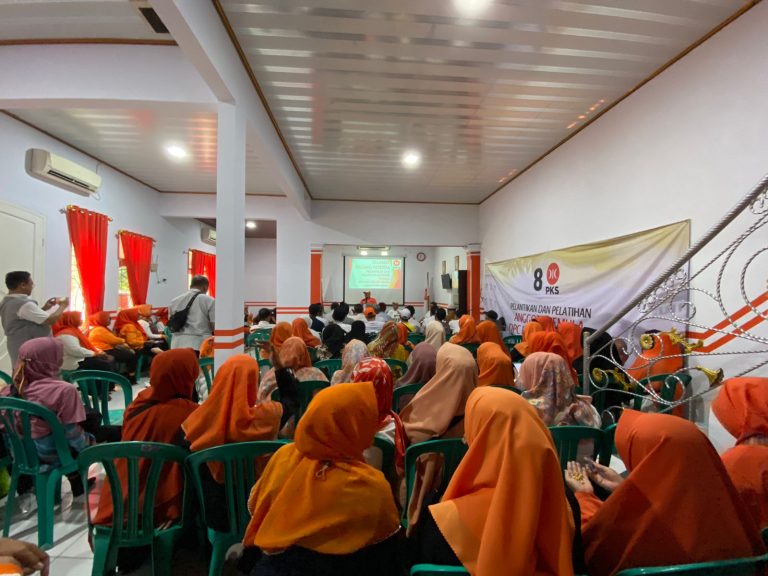 Targetkan Lima Kursi, PKS Bekasi Utara Lantik 104 Anggota Pemula