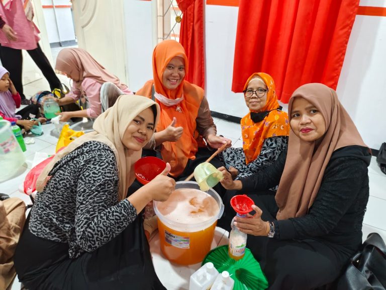 RKI Bekasi Utara Gelar Pelatihan Membuat Sabun, Teny Mardianasari Support Para Ibu Mandiri