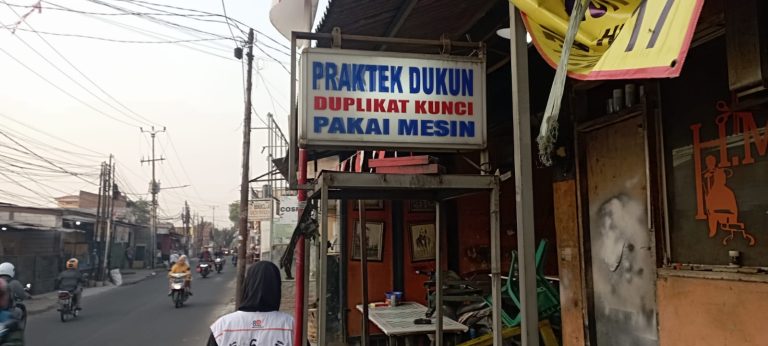 Minta Tolong Dukun