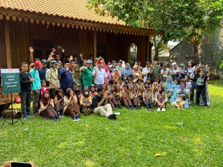 Peduli Lingkungan, Bang Heri Koswara Ikut Bersama Kegiatan Bang Darling