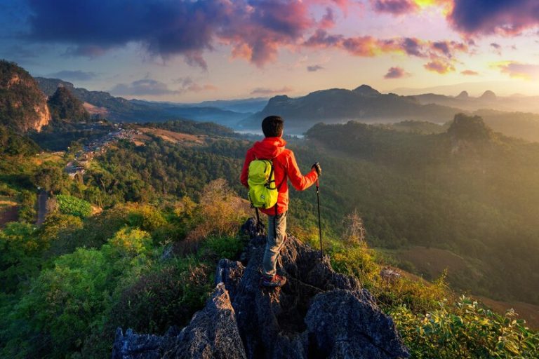Meretas Jalan Keteguhan