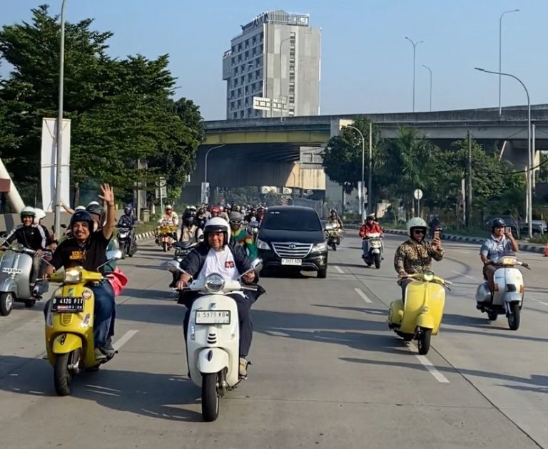 Bersama Berbagai Komunitas Vespa se-Kota Bekasi, Bang Heri Koswara Gelar Riding dan Sarapan Bareng