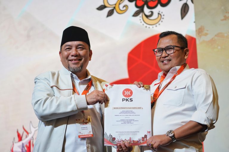 PKS Serahkan Formulir B1KWK, Heri Koswara dan Sholihin Siap Daftar Pilkada Bekasi 2024