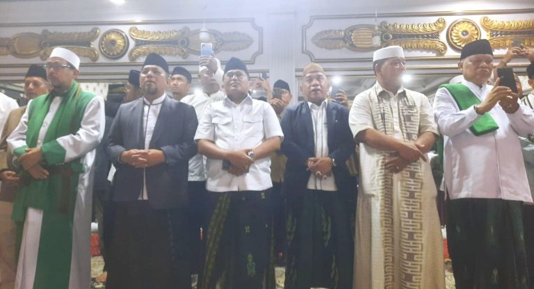 Ribuan Warga Hadiri Maulid Nabi di Kediaman H. Zaini Sidi, Heri-Sholihin Diperkenalkan sebagai Calon Wali Kota dan Wakil Wali Kota Bekasi