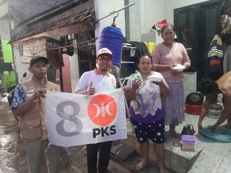 PKS Margahayu Gerak Cepat Bantu Korban Banjir di Bekasi Timur