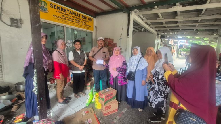 Aggota DPRD Jawa Barat Lilis Nurlia Salurkan Donasi Bersama DPRa PKS Medan Satria untuk Korban Kebakaran RW 08