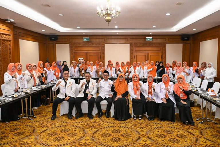 PKS Perkuat Peran Keluarga Pejabat Publik