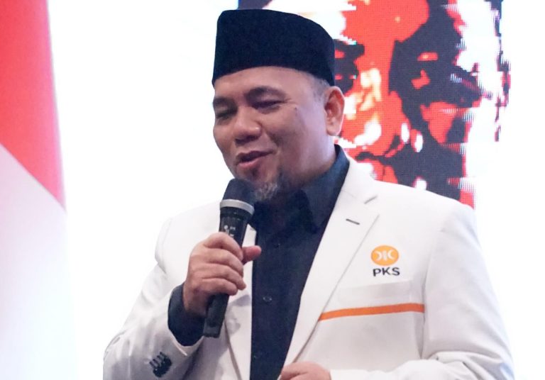 Heri Koswara Buka Rakerda PKS Kota Bekasi, Tekankan Soliditas dan Penguatan Kader