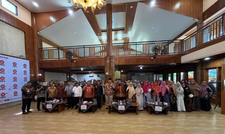 Halal Bihalal DPC Medan Satria, Silaturahmi Kader Diperkuat Sentuhan Budaya